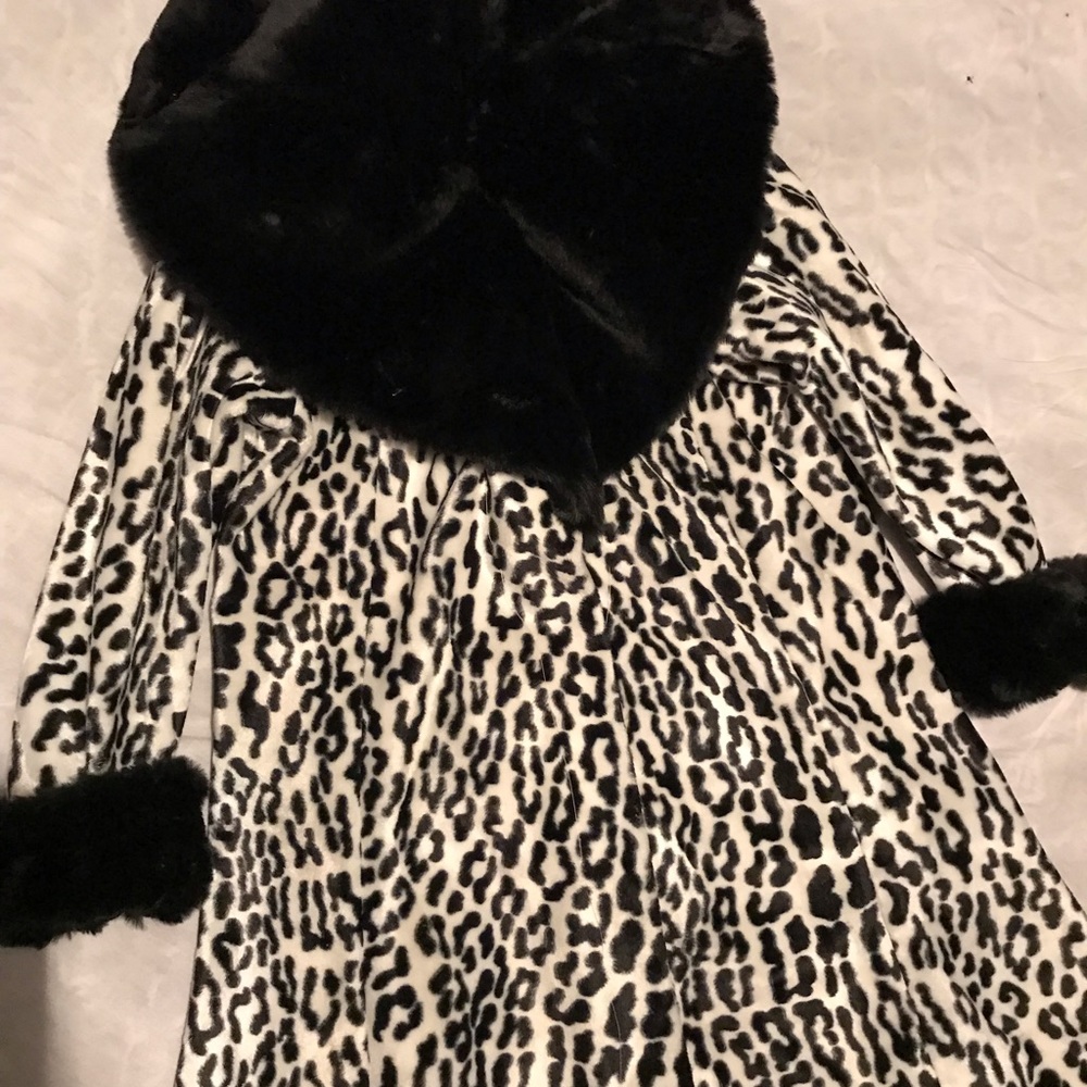 A leopard print w/ colossal black  collar & cuffs